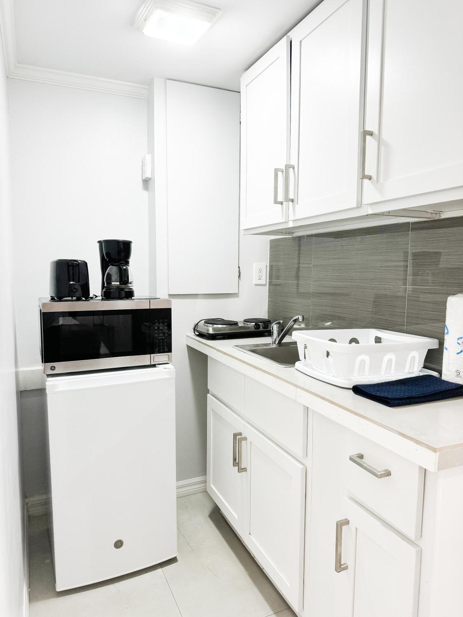 Studio, 100 Feet From The Beach Nassau Exterior foto