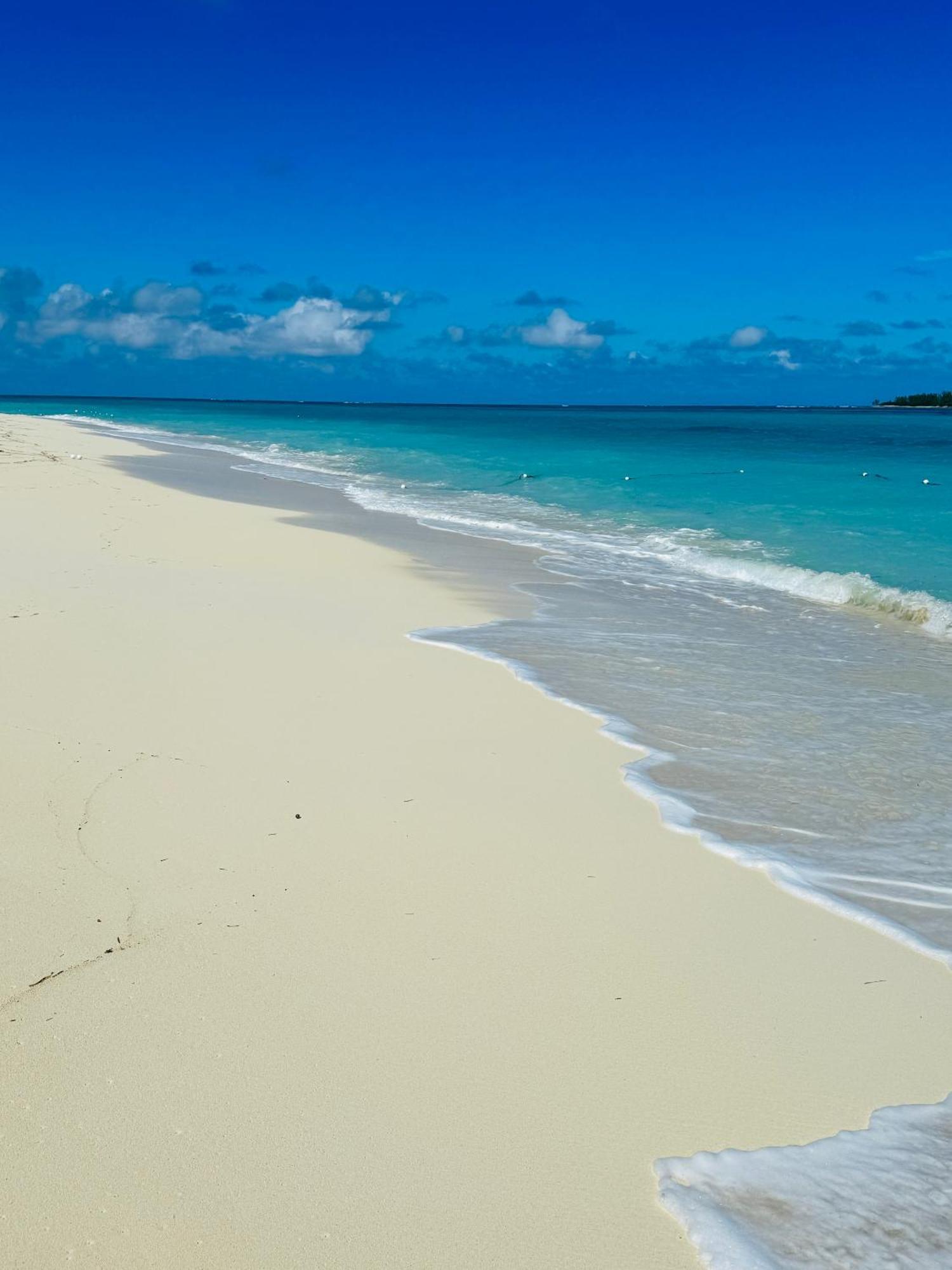 Studio, 100 Feet From The Beach Nassau Exterior foto